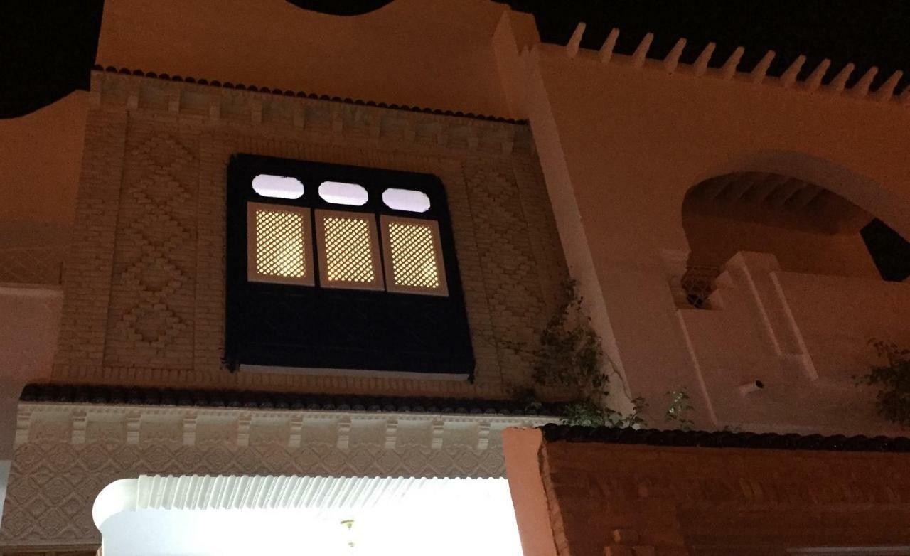 Dar Ezzahra Villa Tozeur Bagian luar foto